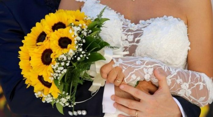 Svadbeni meni iz 1969. širi se mrežama: Teleće i svinjsko pečenje, sezonsko voće, domaći kolači – “Kad uporedim sa današnjom hranom, plače mi se”