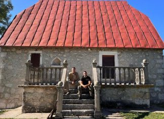 Jovan Memedović pokazao dedovinu: Ovde je voditelj proveo detinjstvo – Stara kamena kuća, a u blizini reka (FOTO)