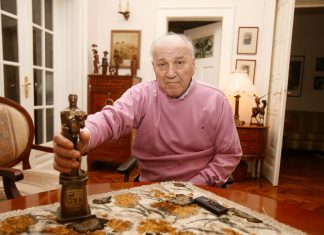 Posmrtni ostaci Bate Živojinovića biće premešteni iz Aleje zaslužnih građana: Sin objasnio zašto je porodica tako odlučila