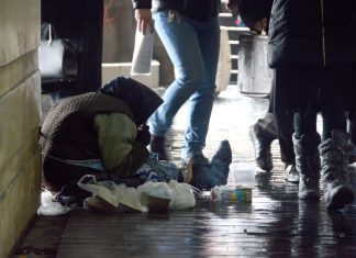 “Mogu li da ga operem, duša me boli kad ga vidim”: Dirljiva priča o plemenitoj prosjakinji Goci raznežiće i najtvrđa srca