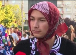 Maturant o kome priča Balkan otkrio zašto se obukao kao baka: Iza svega se krije dirljiva priča (FOTO)