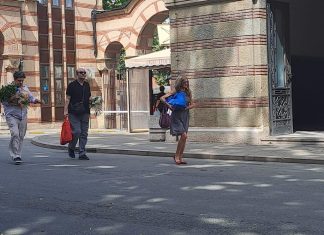 Tuga i muk na Novom groblju: Bebi Dol sa najbližima danas ispraća majku na večni počinak
