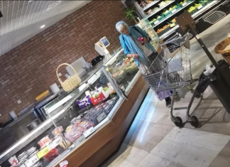 Vesna Pećanac fotografisana u kupovini: Njena korpa daleko je od pune, ali glumica odiše elegancijom i dostojanstvom