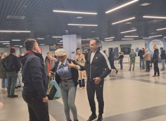 Jovana Jeremić razočarana Amerikancima: “Gledali su nas kao da smo im pobili pola familije” – Voditeljka pokazala kako izgleda bez štikli