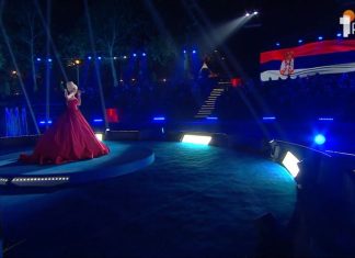 Karleuša zapevala “Vidovdan” ispred Kuće cveća – Zavijorila se zastava Srbije: “Volim je najviše na svetu”