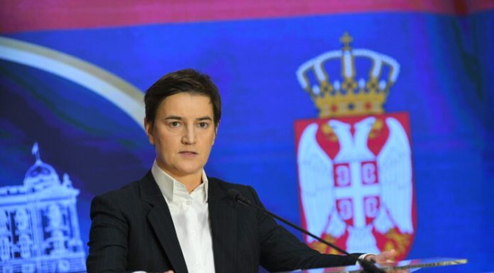 “Hoće da zapale Srbiju kao što na maškarama pale lutku sa likom Vučića”: Oštra reakcija Ane Brnabić na natpise u hrvatskim medijima