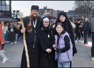 Novopazarci priredili neverovatan doček za monaha Mihajla: “Primio me musliman kao anđela Božijeg”