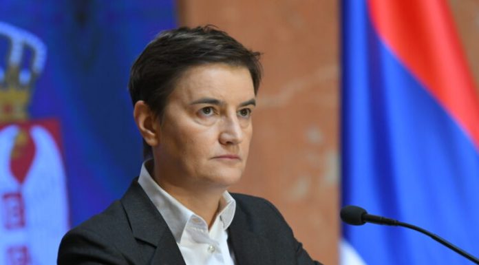 Brnabić odgovorila studentima u blokadi: “Nisu problem paravani i zavese” – Oni bi da glasanje ne bude tajno kako bi napravili spiskove ljudi koje će jahati