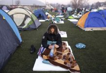 Građani obezbeđuju smeštaj za studente u Inđiji – Deo njih spavaće pod prozorom predsednika opštine koji im nije odobrio smeštaj