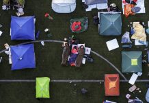 Još uvek nema odgovora predsednika opštine Inđija u vezi prenoćišta: Studenti razmatraju da prenoće na glavnoj raskrsnici