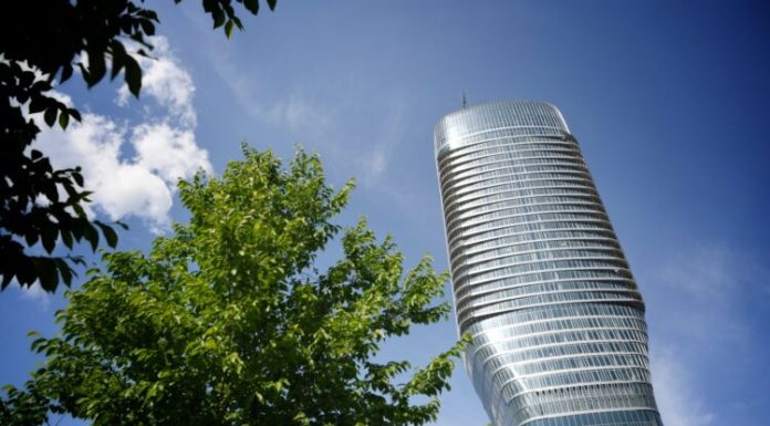 Još jedna blamaža u nizu: Na Kuli Beograd zablistala greška od koje se Srbi hvataju za glavu – “Vuk se prevrće u grobu”