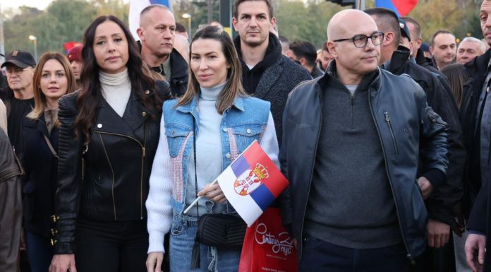 “Blokaderi iskorišćavaju Dijanu Hrku” – Vučević o protestima ispred Skupštine: “Muzika se nije puštala protiv nje, pokazivali su patriotski naboj”