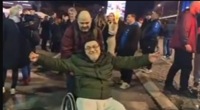 “Dabogda im pocrkala deca od raka”: Novinar RTS-a prokleo sugrađane koji ne podržavaju Dijanu Hrku