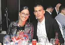 Mirka i Vujadin prvi put zajedno u javnosti nakon skandala: Glumica u korsetu – Sve oči bile su uprte u njih