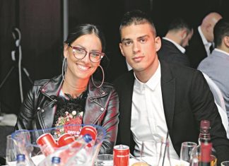 Mirka i Vujadin prvi put zajedno u javnosti nakon skandala: Glumica u korsetu – Sve oči bile su uprte u njih