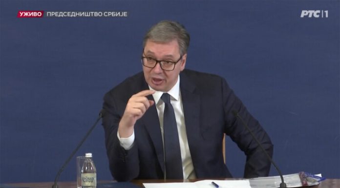 Vučić u programu uživo ponizio zaposlene iz medija – Voditeljka pokušala da se opravda, predsednik uzvratio: “Nisam strog, samo sam molio za malo pažnje”