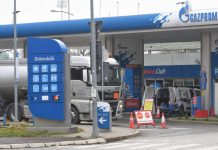 Kako će ljudi kupovati gorivo u mestima gde ima samo NIS-ovih pumpi? Nekima je najbliža pumpa na 40 kilometara