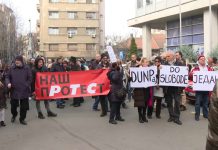 Glumci se okupili ispred RTS-a, pa otišli do Skupštine: “Sramota da se univerziteti gase, umesto da se otvaraju”