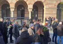 Predsednik Vučić na sahrani oca Zvezdana Terzića: Izjavio saučešće porodici i položio venac