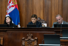 Predsednica Skupštine nazvala opoziciju “izdajnicima i drukarama”: U albanskom parlamentu se tuku, ali ne idu posle u Brisel da se žale