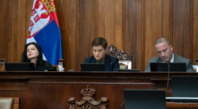 Predsednica Skupštine nazvala opoziciju “izdajnicima i drukarama”: U albanskom parlamentu se tuku, ali ne idu posle u Brisel da se žale