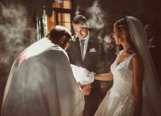 “Kume, što ne kažeš da mu spavaš sa ženom?” Sveštenik raskrinkao aferu usred Ostroga – Mladoženja pao u nesvest, venčanje otkazano