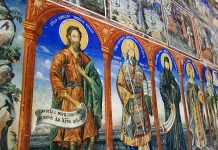 Žena došla na liturgiju, a obukla se kao da je krenula na trčanje – Otac Predrag je opomenuo: “Ne možeš tako pred Gospoda…”