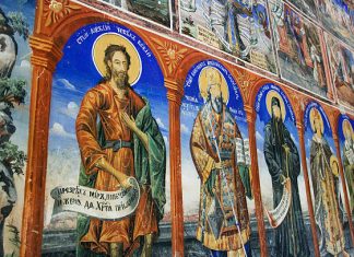 Žena došla na liturgiju, a obukla se kao da je krenula na trčanje – Otac Predrag je opomenuo: “Ne možeš tako pred Gospoda…”