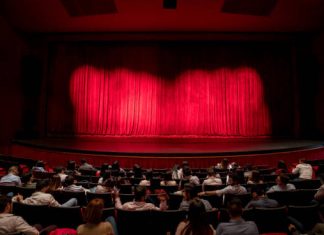 Sahranjen Miroslav Mika Aleksić: Porodica, kolege i prijatelji ispratili profesora glume na večni počinak