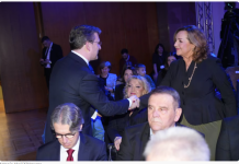 Predsednik Vučić odlikovao Anu Bekutu i još jednu pevačicu povodom Sretenja: Dobile zlatne medalje za zasluge