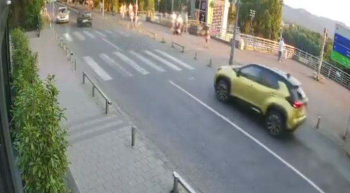 Otkriveno ko je pokosio majku i dvoje dece na šetalištu u Kraljevu: J.A. (26) vozio bez vozačke dozvole, udario drugo vozilo pa prešao na pešačku stazu
