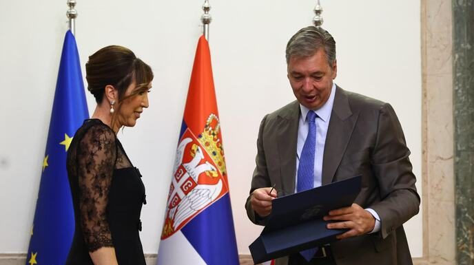 Predsednik stao u odbranu Jelene Janković: “Ne promoviše ona ni Vučića, ni SNS, ništa sem svoje zemlje”