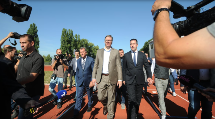 “Nikoga na svetu ne interesuje šta ti pričaš”: Vučić javno iskritikovao gradonačelnika Kraljeva – Predsednik ljut jer Terzić jedno nije uradio na vreme